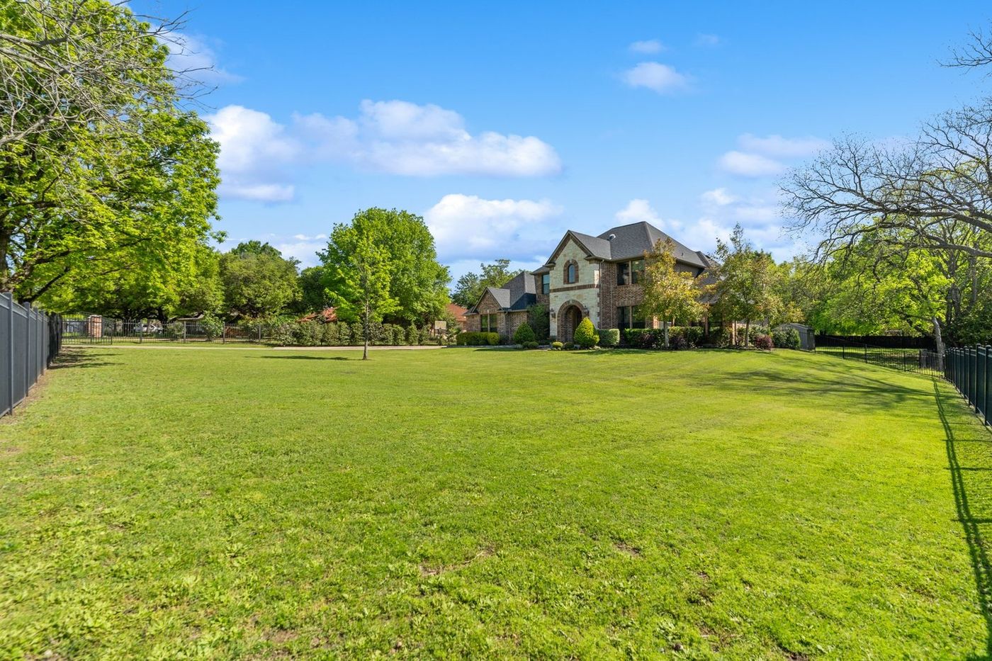 Estate Frontage · DFW