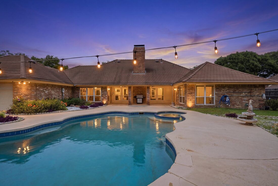 906 Greenbriar, Duncanville — pool twilight
